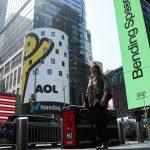 Kospi Index slides as foreigners dump ahead of Samsung earnings